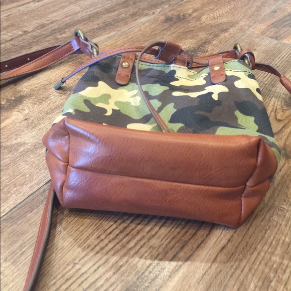 🍀 LUCKY BRAND CROSSBODY 🍀 - Picture 5 of 6